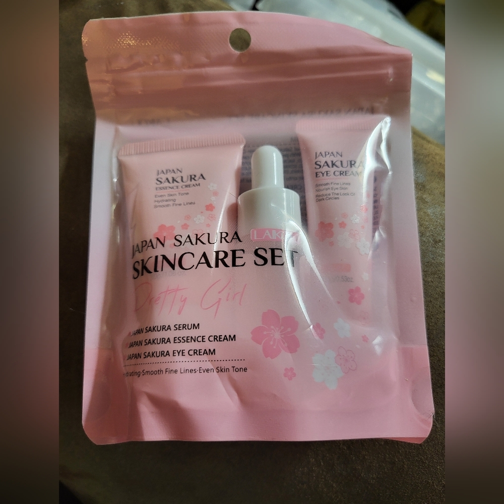 New 3pc Sakura Skin Care Set